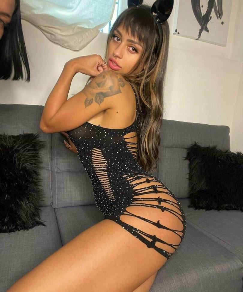 25P Christina Bertevello nude