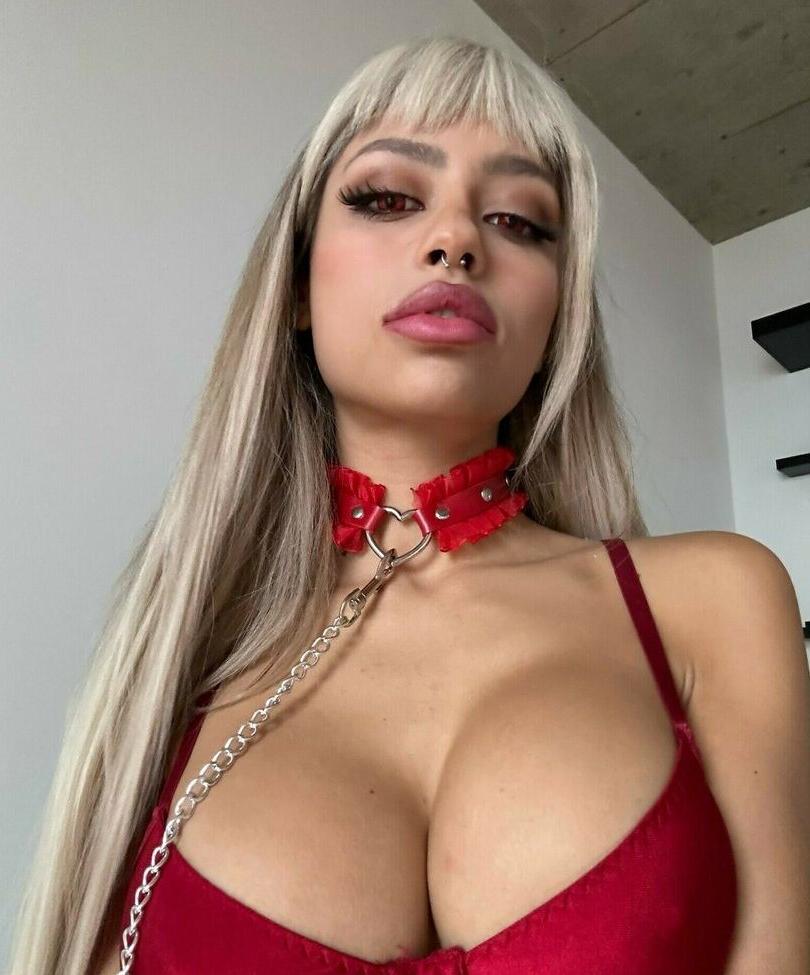 25P Christina Bertevello nude