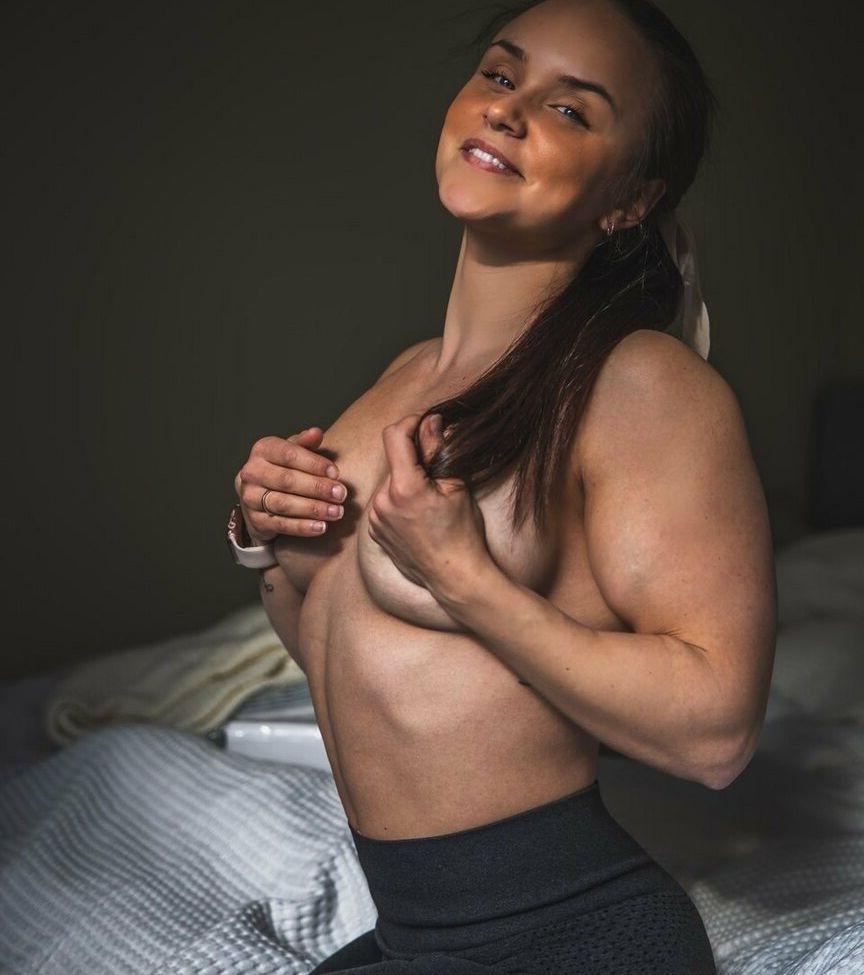 25P Melinda Lindmark nude