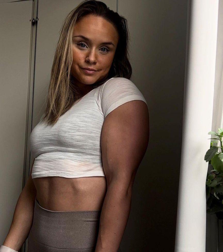 25P Melinda Lindmark nude