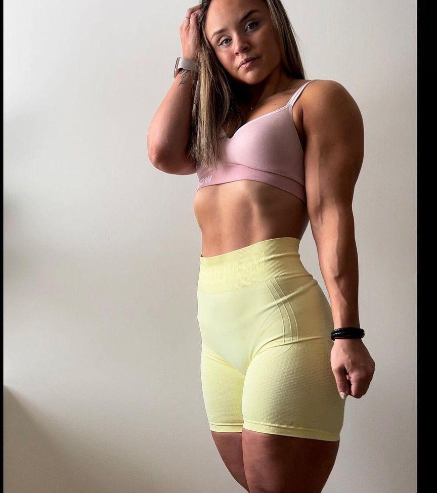 25P Melinda Lindmark nude