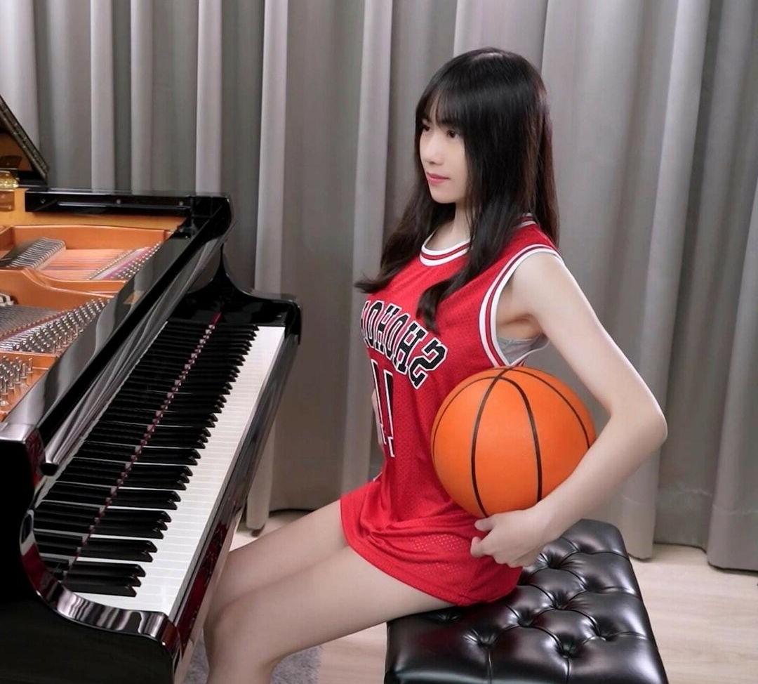 25P Ru’s Piano nude