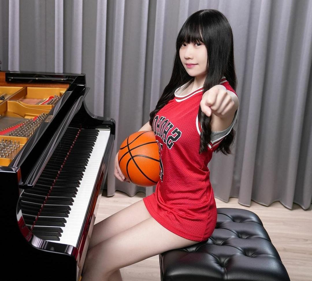 25P Ru’s Piano nude