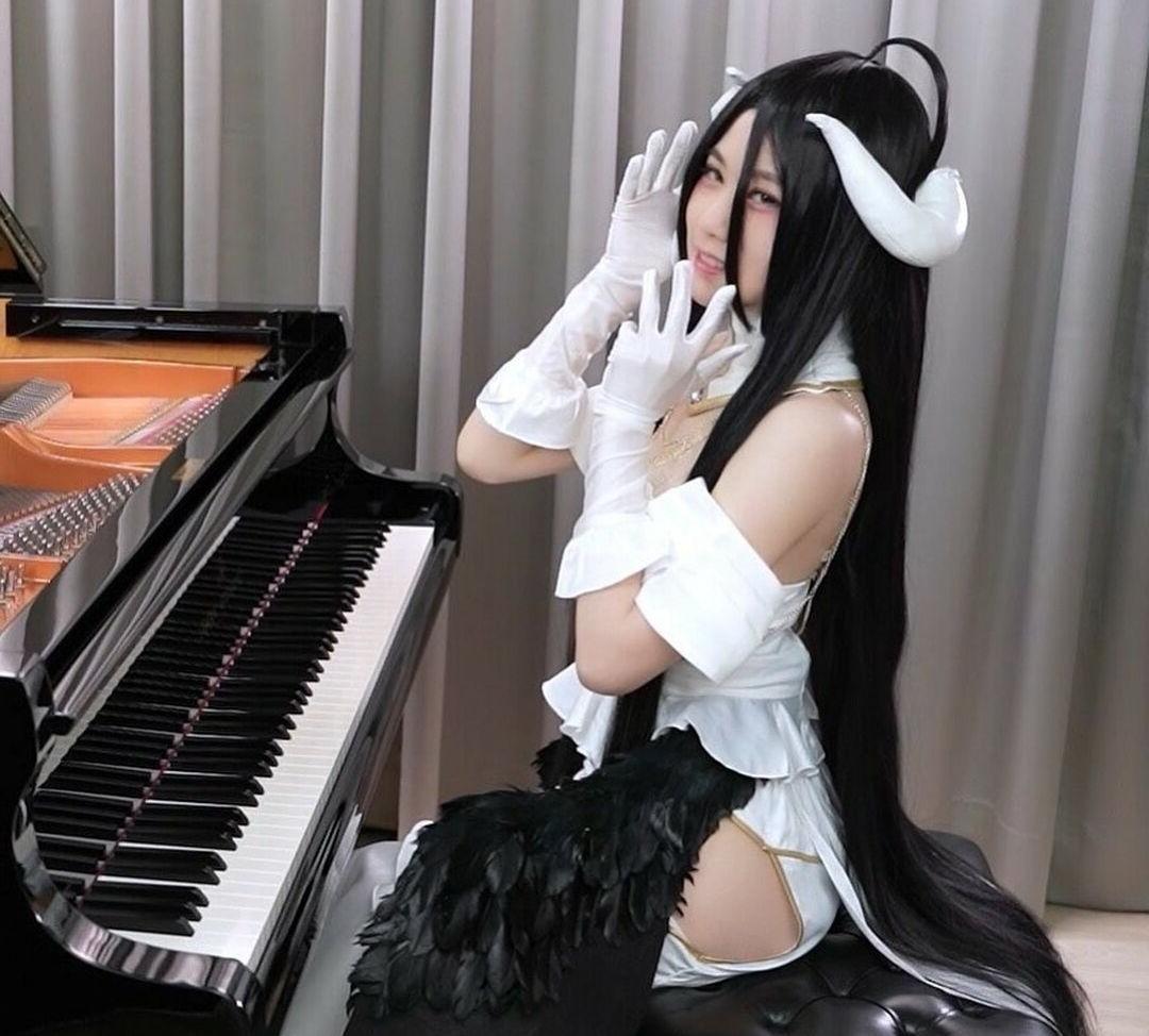 25P Ru’s Piano nude