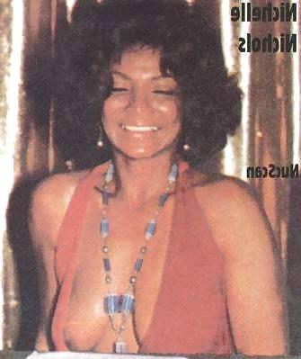8P Nichelle Nichols ( Lieutenant Uhura )