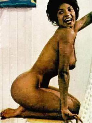 8P Nichelle Nichols ( Lieutenant Uhura )