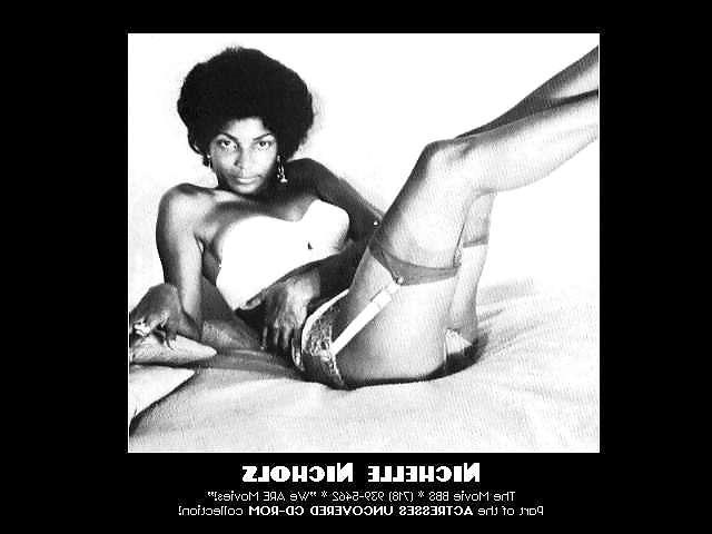 8P Nichelle Nichols ( Lieutenant Uhura )