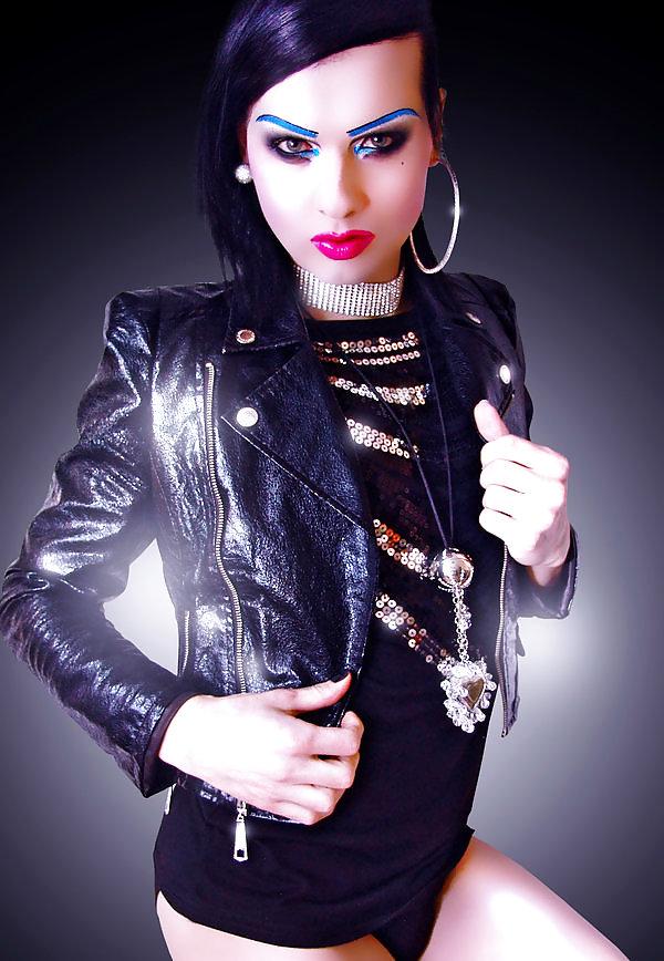 25P Crossdressers and transvestites