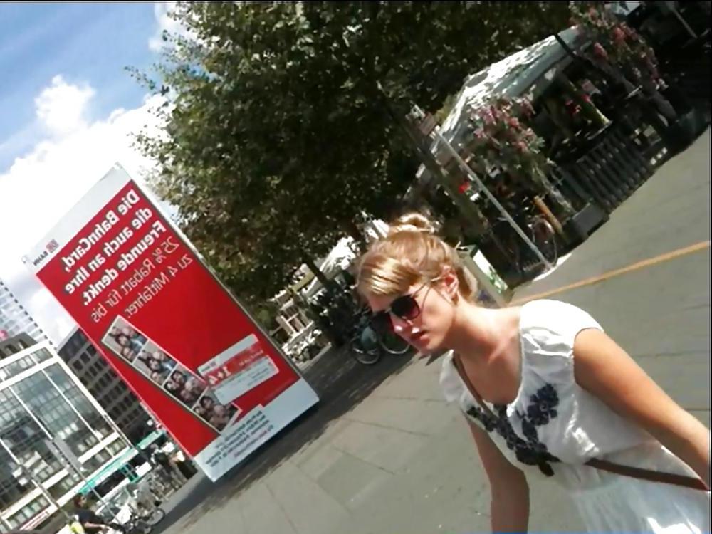 25P VOYEUR TEEN STREET - COMMENT YOUR FAV
