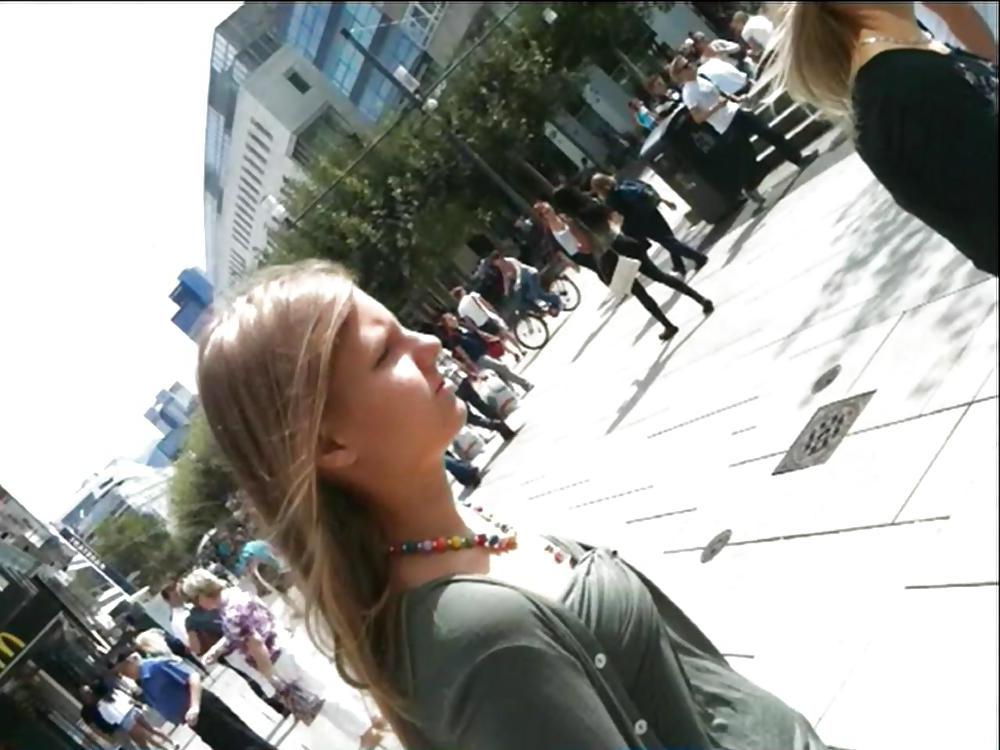 25P VOYEUR TEEN STREET - COMMENT YOUR FAV