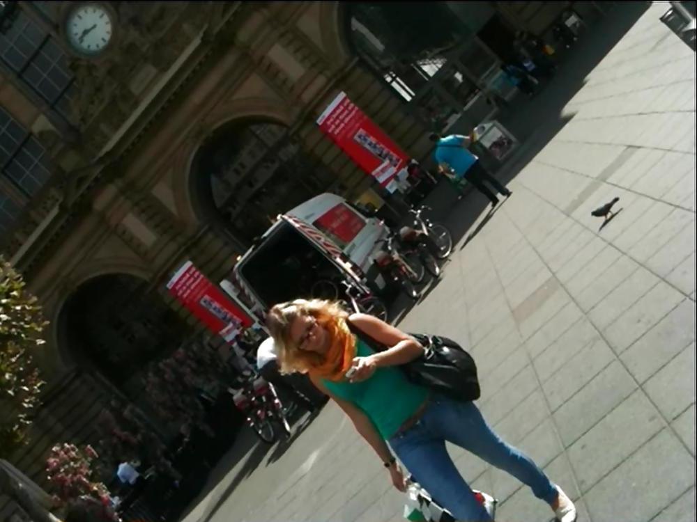 25P VOYEUR TEEN STREET - COMMENT YOUR FAV