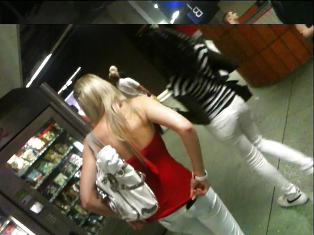 25P VOYEUR TEEN STREET - COMMENT YOUR FAV