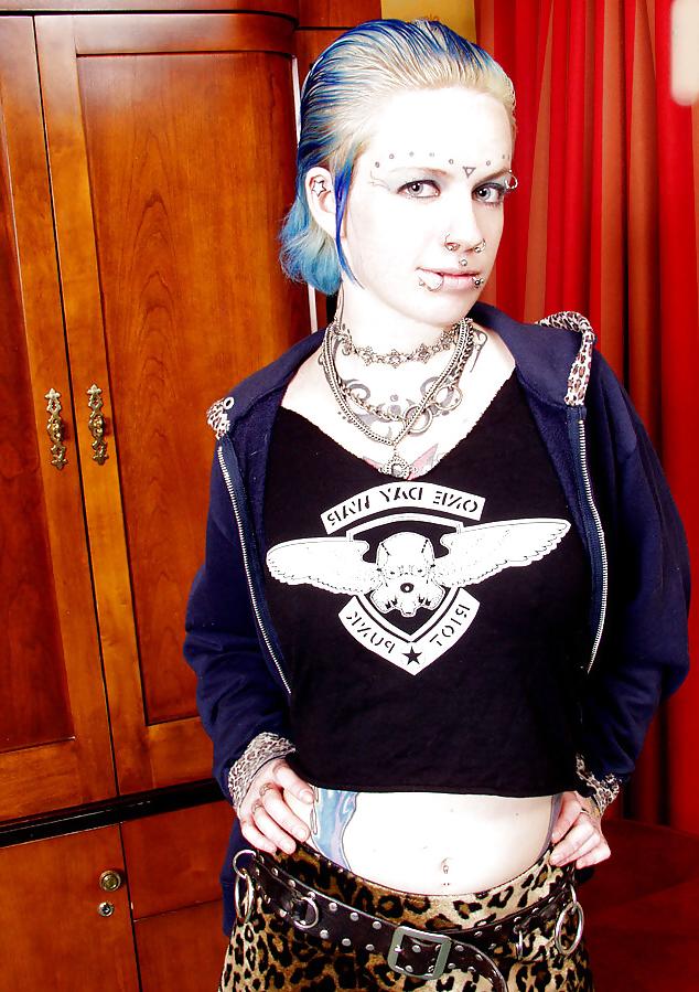 16P Teen with tatoo and piercing fetish - N. C. 