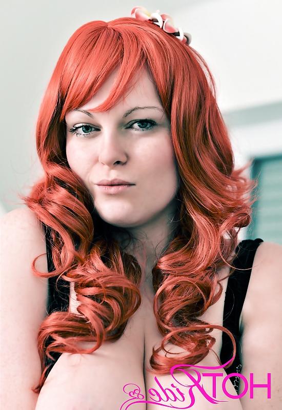 15P XXL Naturtitten - Big natural boobs - red clothes