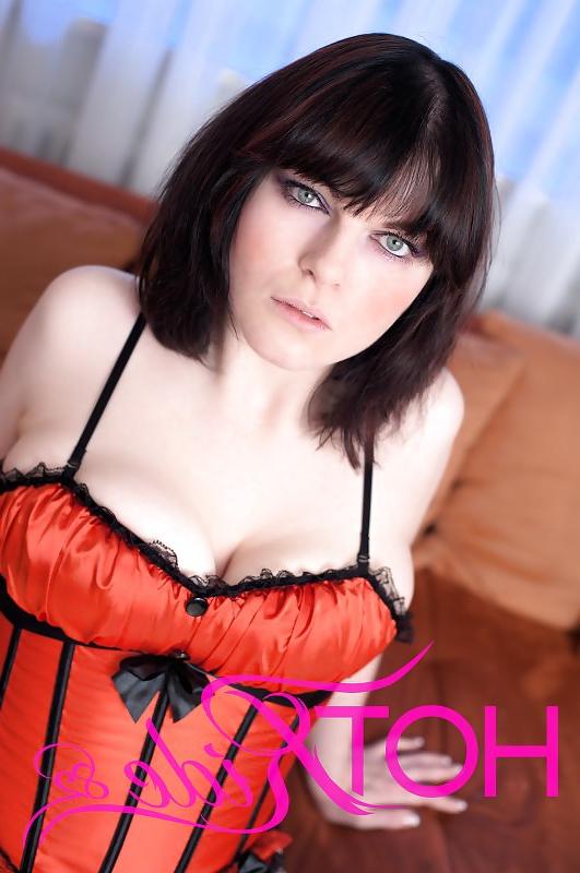 15P XXL Naturtitten - Big natural boobs - red clothes