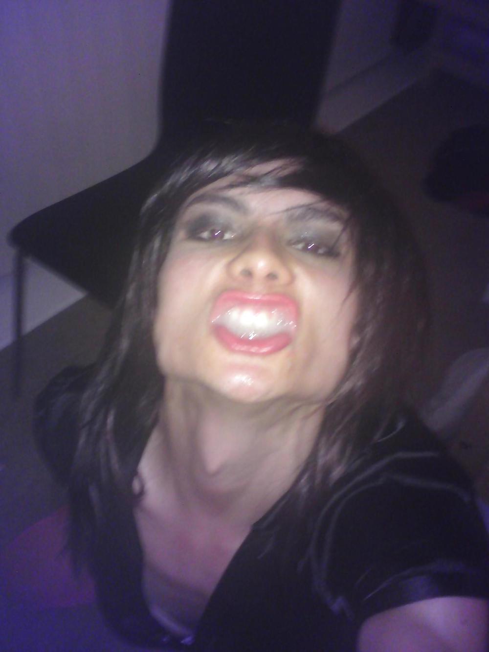 25P CROSSDRESSER FACIALS & CUMSHOT