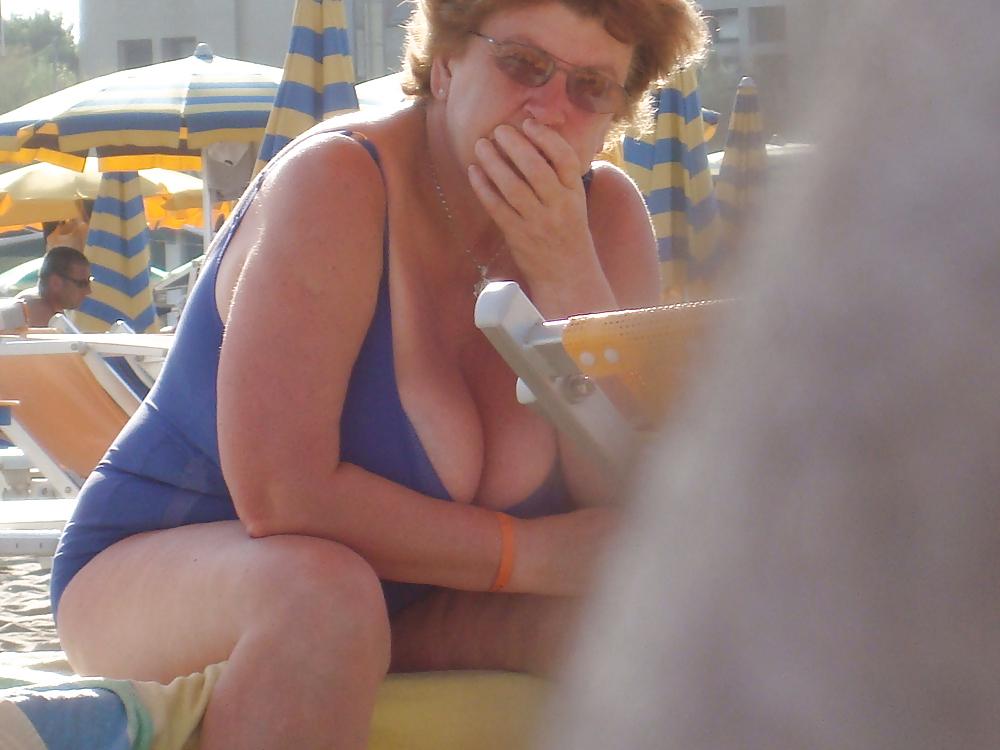 25P Grannies on beach 2