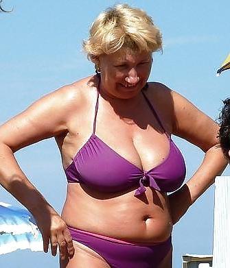 25P Grannies on beach 2