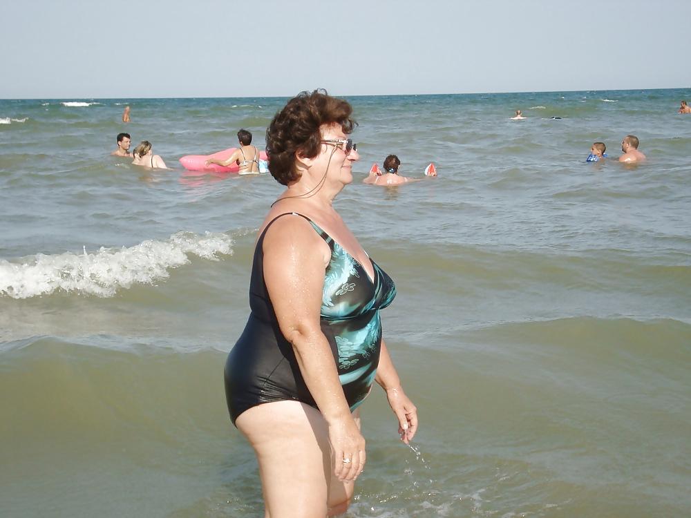 25P Grannies on beach 2