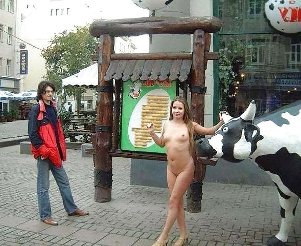 22P Naked on the street