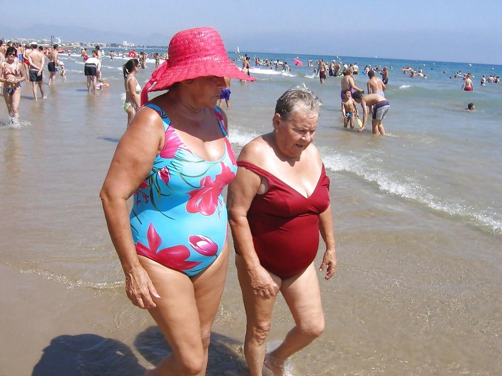 25P Grannies on beach 3