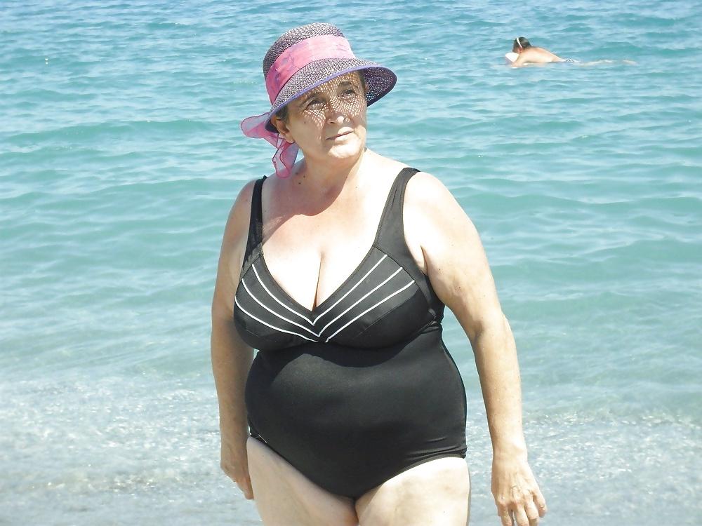25P Grannies on beach 3