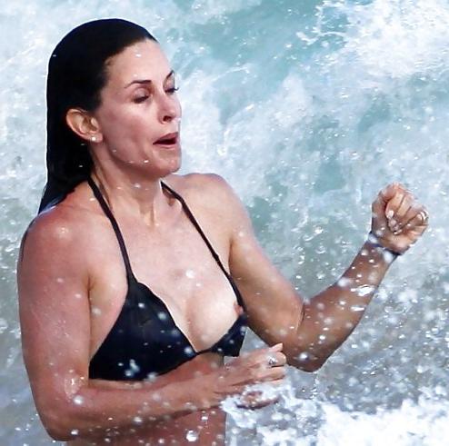 25P Celebrity upskirt and nipple slips #2