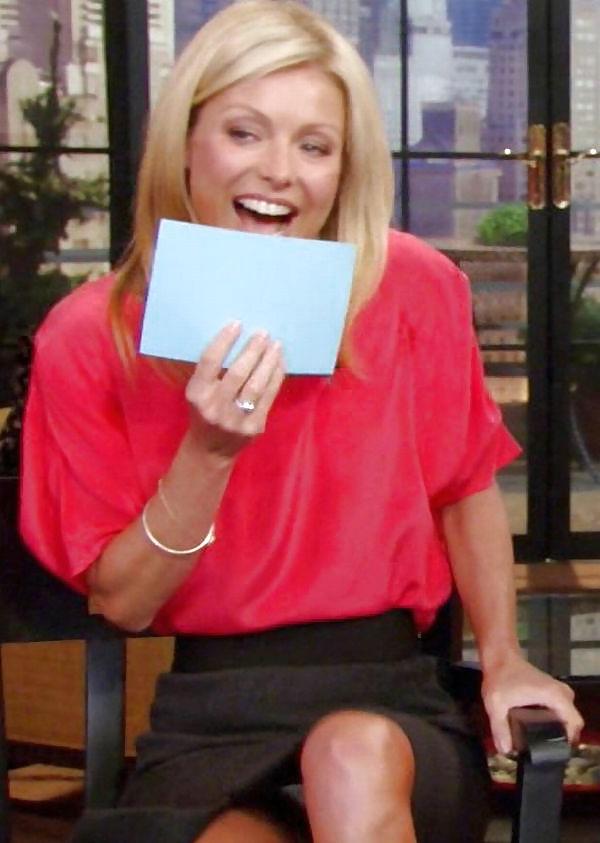 25P Celebrity upskirt and nipple slips #2