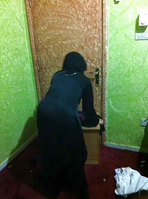 11P BIG ARAB ASS