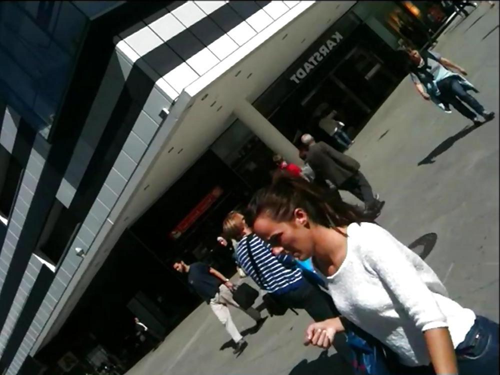 25P VOYEUR TEEN STREET 03  - COMMENT YOUR FAV