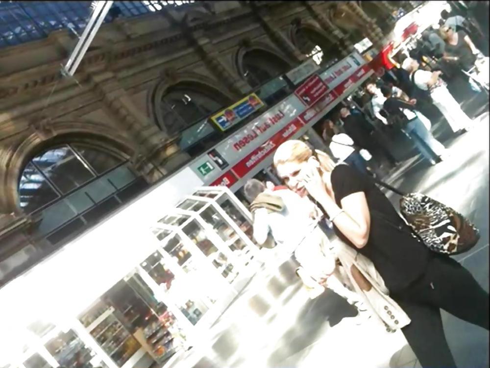 25P VOYEUR TEEN STREET 03  - COMMENT YOUR FAV