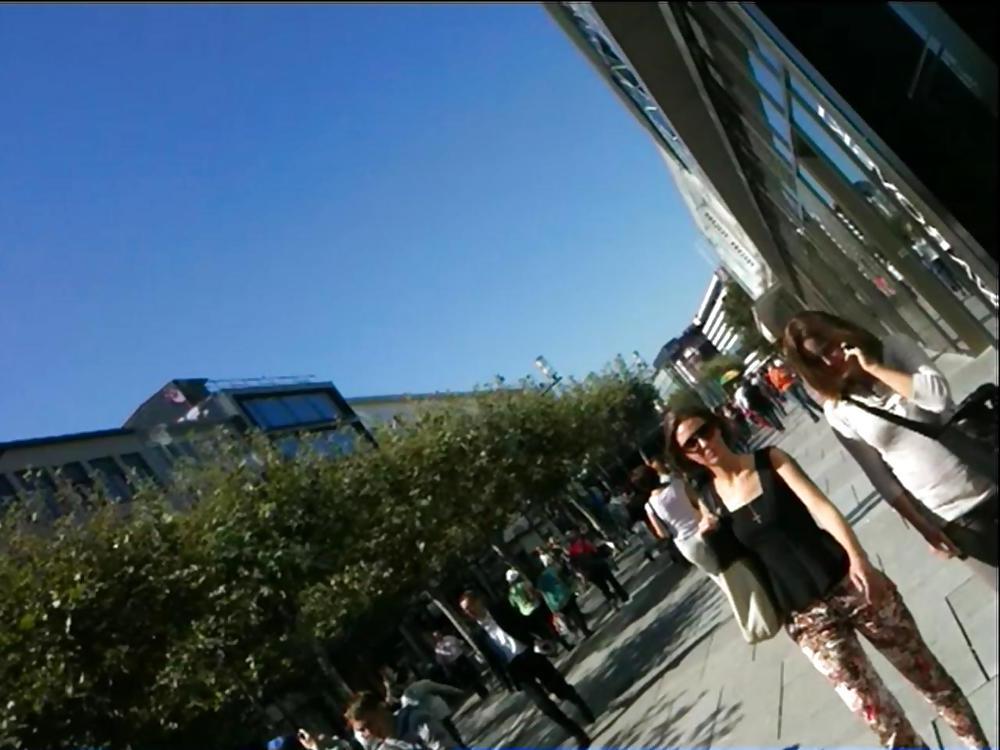 25P VOYEUR TEEN STREET 03  - COMMENT YOUR FAV