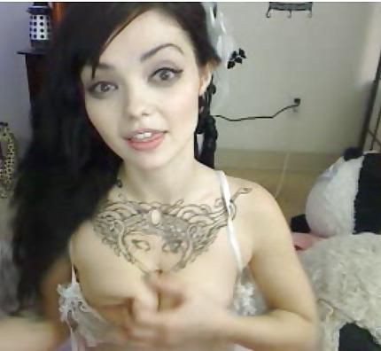 14P Big webcam boobs