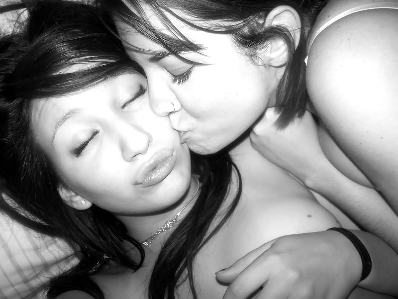 15P Emo Lesbians