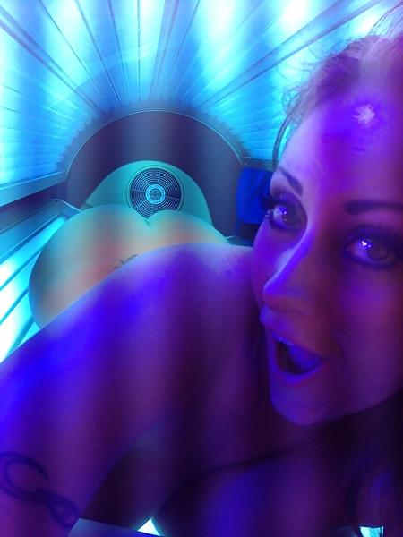 20P Brunette BIG BOOBS !