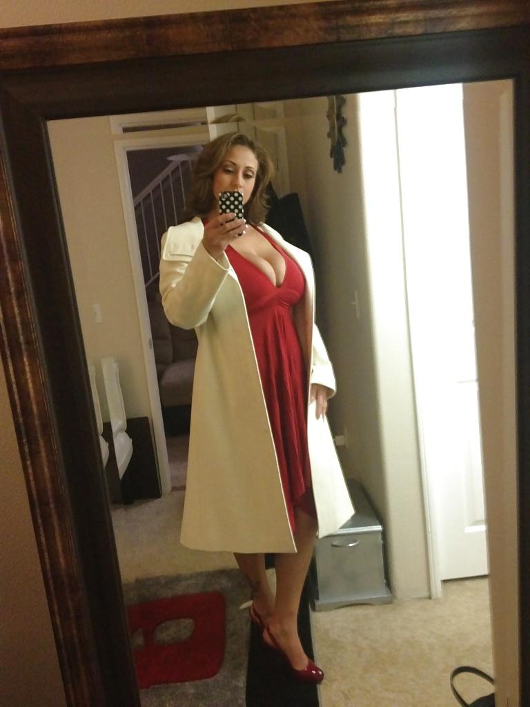 20P Brunette BIG BOOBS !