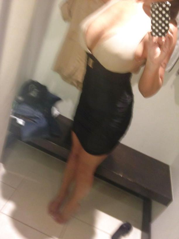 20P Brunette BIG BOOBS !