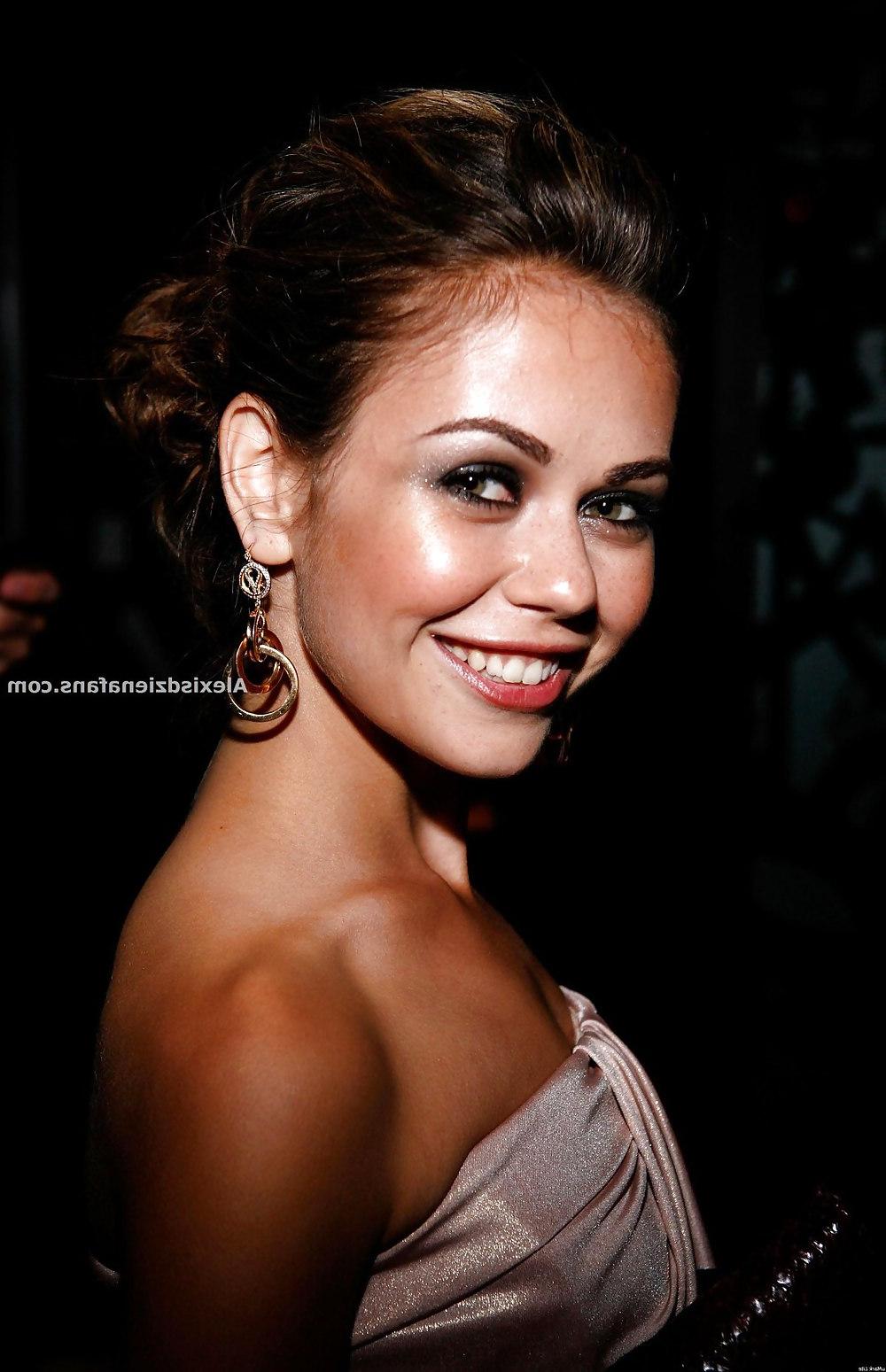 25P Alexis Dziena Ultimate Nude Collection