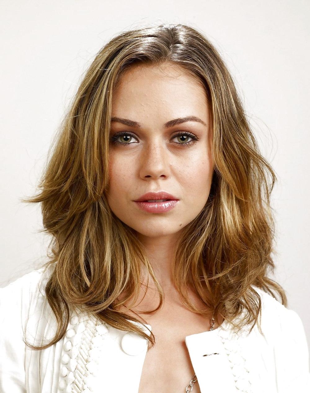 25P Alexis Dziena Ultimate Nude Collection