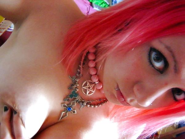 25P BIG BREASTED EMO SUCKING