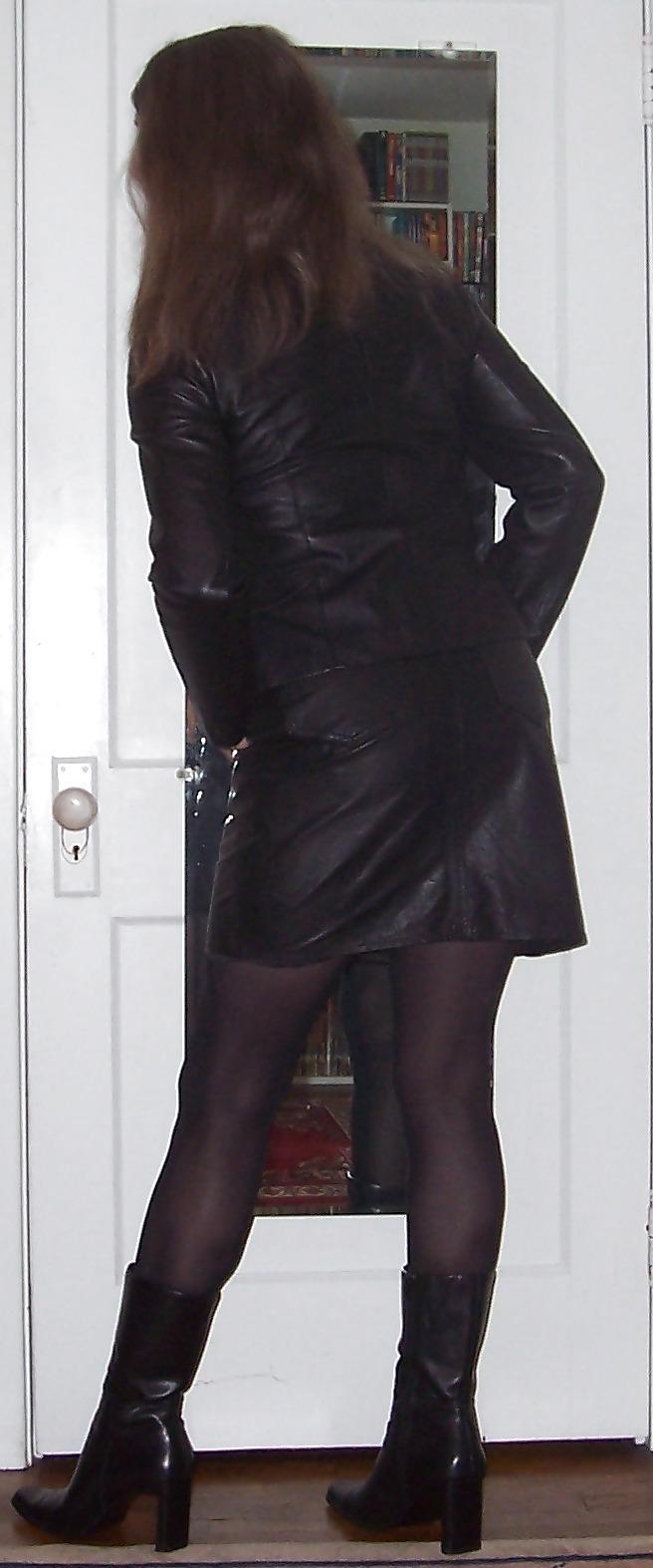 15P Crossdressing: My Leather Ass