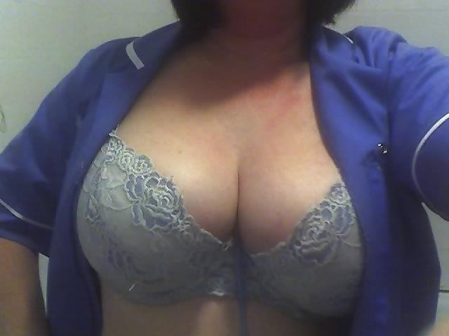 10P A sexy friends big boobs (great bra's)