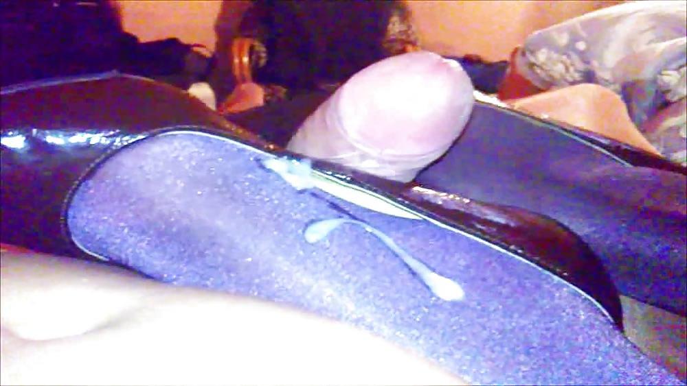 13P German - Shoejob mit viel Sperma