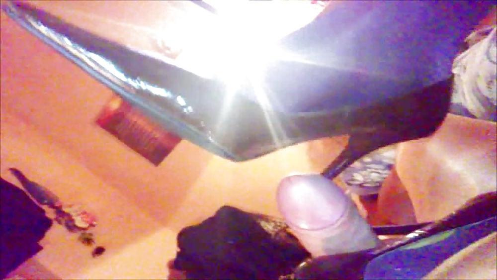 13P German - Shoejob mit viel Sperma