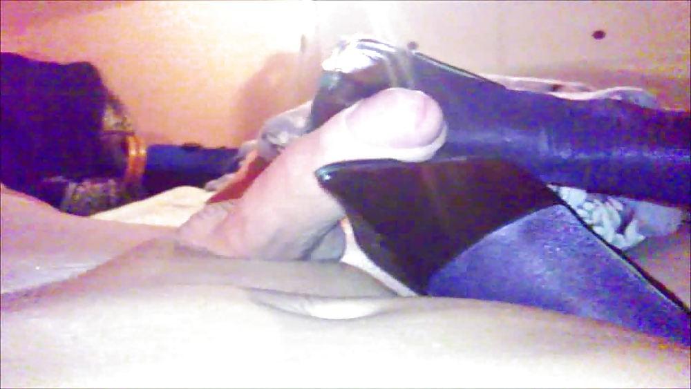13P German - Shoejob mit viel Sperma