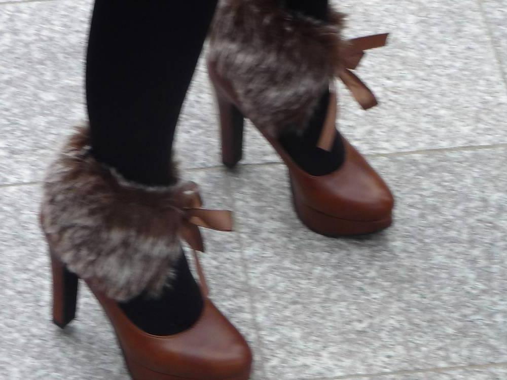 14P Japanese Candids - Feet on the Street 22