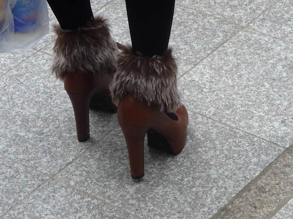 14P Japanese Candids - Feet on the Street 22