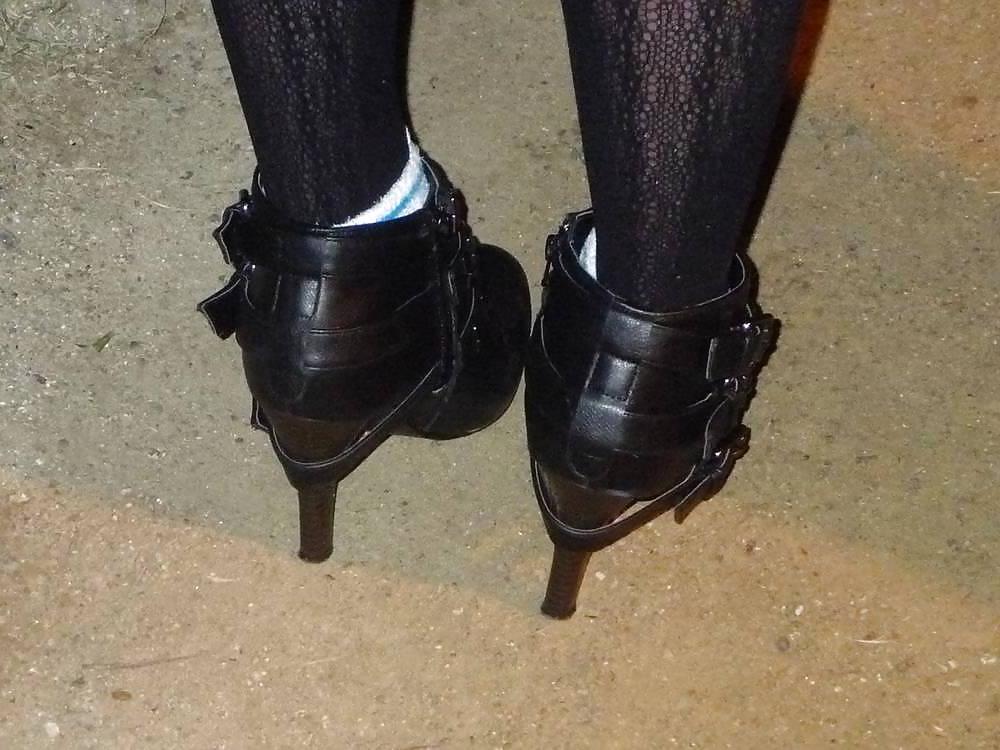 14P Japanese Candids - Feet on the Street 22