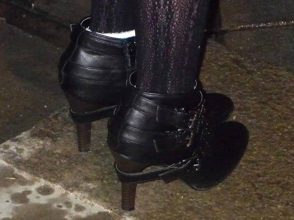 14P Japanese Candids - Feet on the Street 22