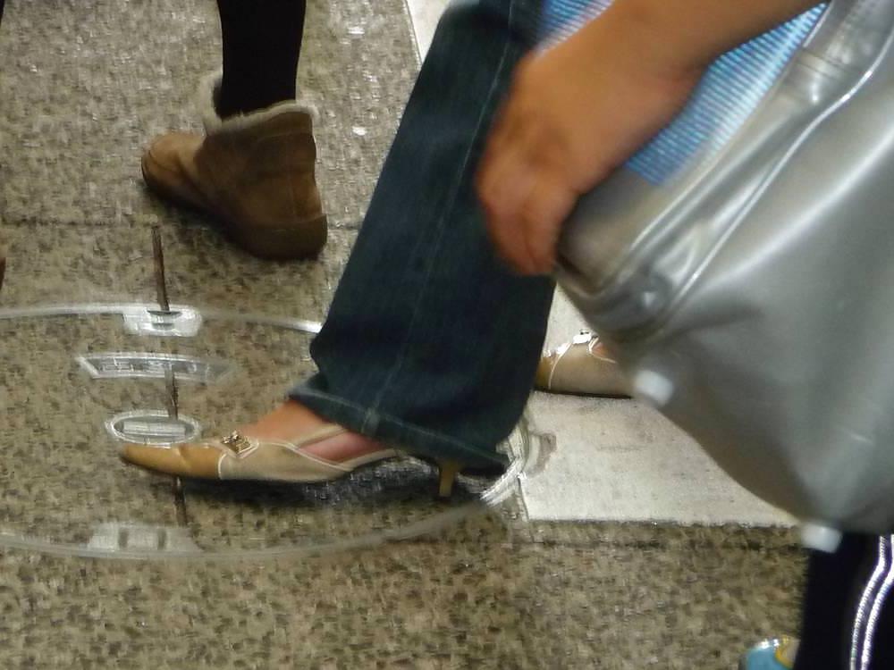14P Japanese Candids - Feet on the Street 22